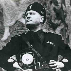 Maarten van Rossem geeft college over de opkomst van het fascisme, dat startte in Italië.